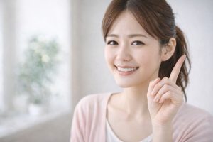 エイジングケアで隠れシミを対策した女性