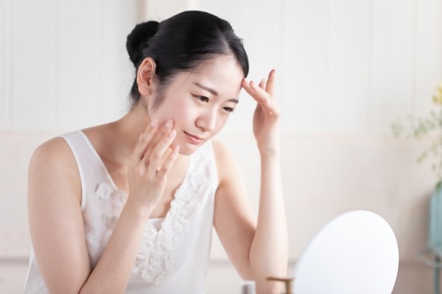NGスキンケアで肌荒れした女性