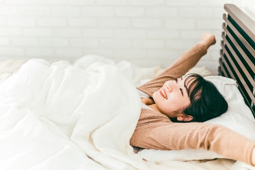 快眠で美肌の女性