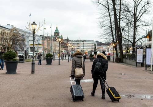 年末年始に帰省する夫婦