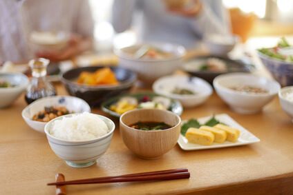 皮脂を分泌させる食べ物が少ない食事