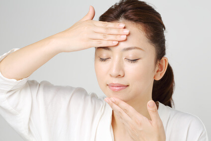 脂性肌（オイリー肌）に悩む女性