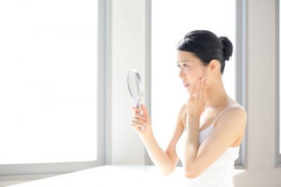 乾燥肌に悩む女性