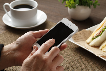 スマホによる指荒れした手