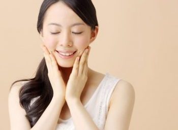 パンテノールをエイジングケアに活かしたい女性