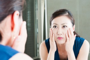 お肌のくすみが気になる女性