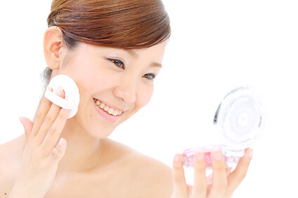 メイクの濃さでクレンジングを使い分ける女性