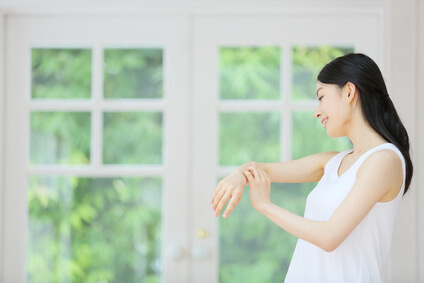 湿度と肌の健康の関係を知った女性