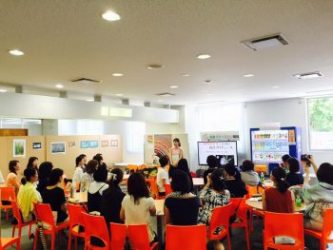 女性ホルモンの変化を知って楽しく生きるのセミナー風景
