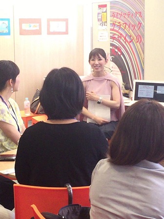 セミナー参加者の質問に答える中川ゆうこさんの写真