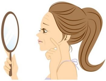 ほうれい線の主な3つの原因に悩む女性