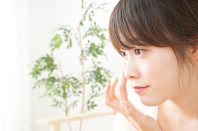 いちご鼻を早く治したい女性
