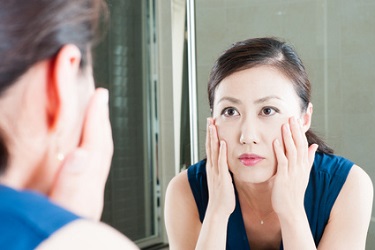 エストロゲンが減り、アンドロゲンが増えてきた女性
