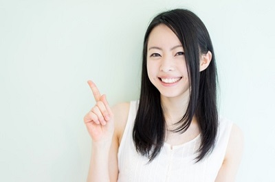 春や夏に使いたいハンドクリームをおすすめする女性