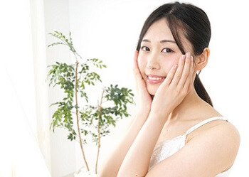 エイジングケアも一緒に考えてキメを整えようと思う女性