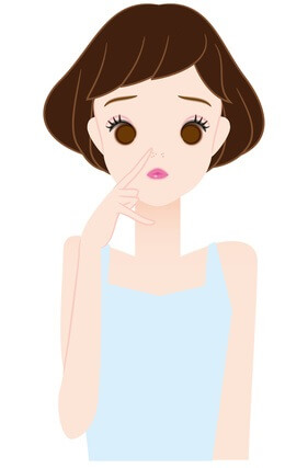 6月に毛穴が気になる女性