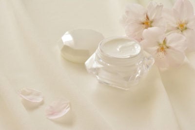 春に使いたいハンドクリームのイメージ