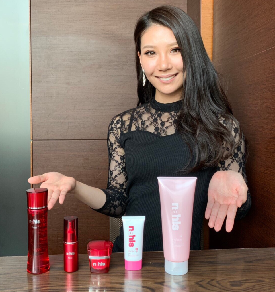 ナールス製品を紹介する野口美沙希さん