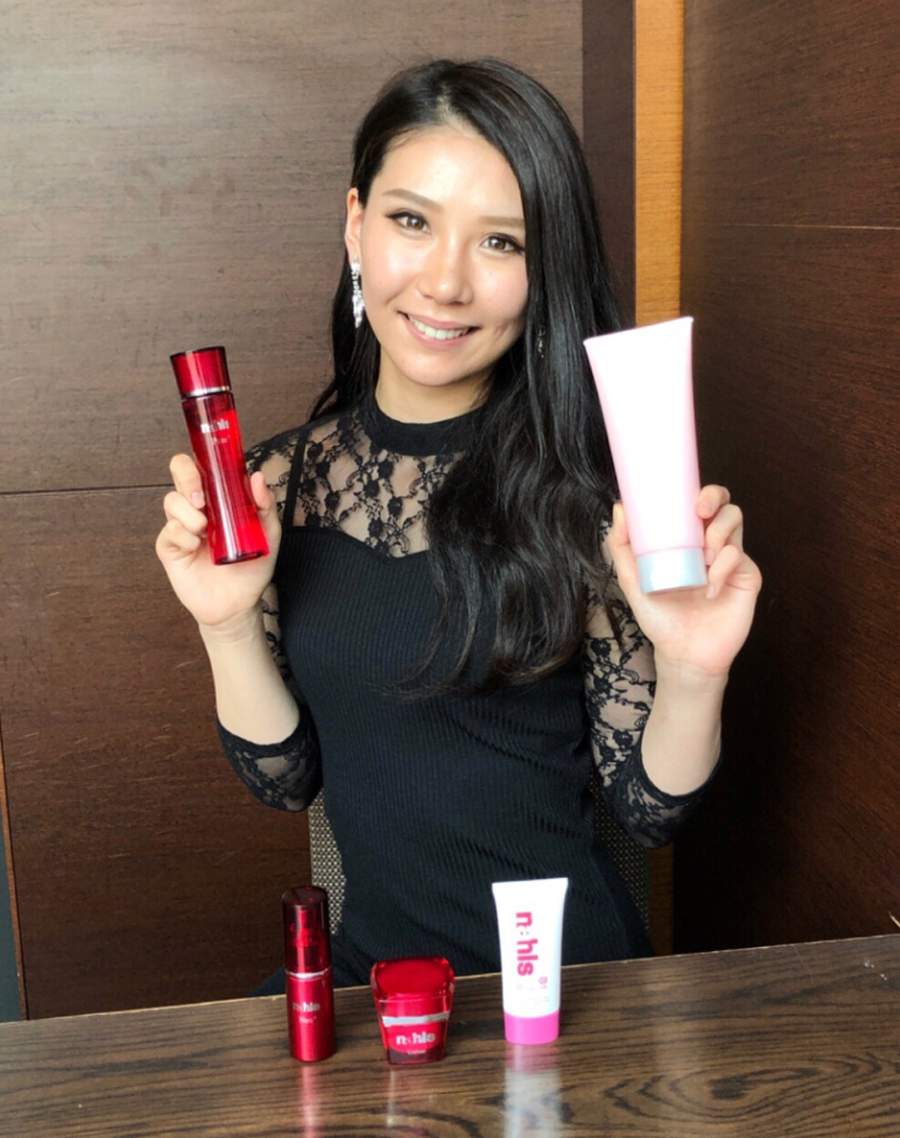 ナールス製品の感想を述べる野口美沙希さん