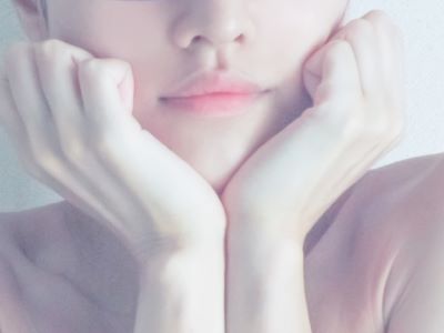 たるみ毛穴を気にする女性