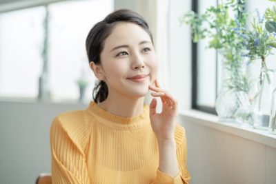 保湿クリームの正しい使い方を知りたい女性