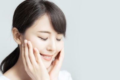 ノンケミカルの日焼け止めを正しく使う女性