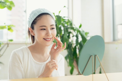 デトックスケアをする女性