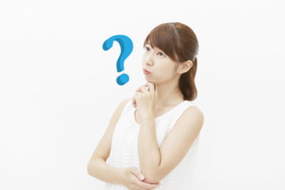 混合肌について考える女性