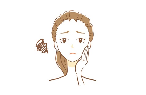 眼瞼下垂が気になる女性