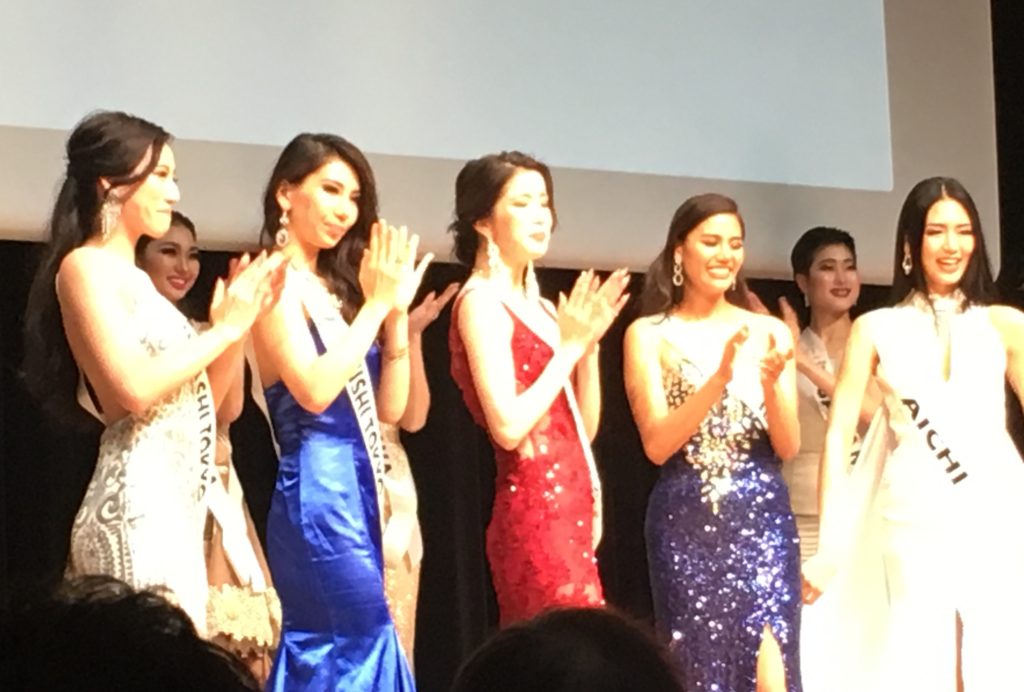 2019年ミス・スプラナショナル日本大会でトップ５に選ばれた女性の写真