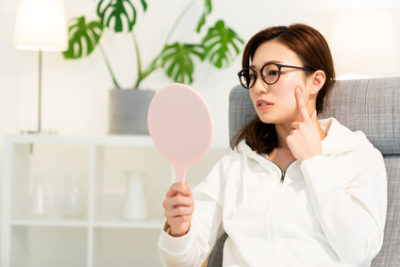 毛穴ケアでレチノールを試したい女性