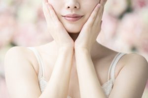 肌が綺麗な女性