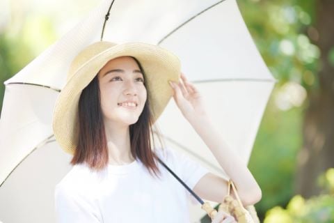 ブルーライトを避ける女性