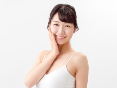 HSPによるケアでほうれい線が解消して喜ぶ女性