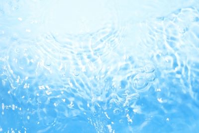 化粧水に90%含まれている水のイメージ