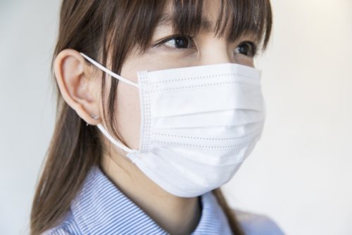 マスクをした女性