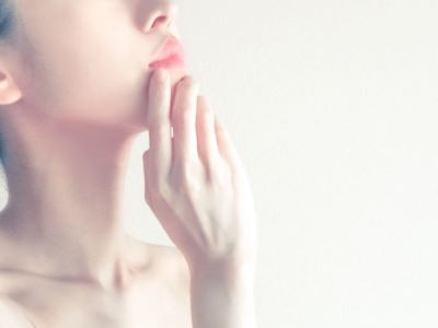 毛穴の黒ずみを化粧水で改善したい女性