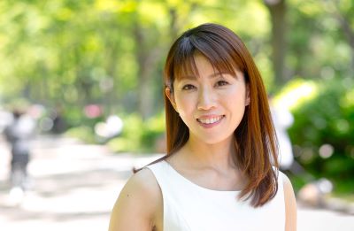 皮膚常在菌を考えたニキビ・毛穴対策を実践する女性