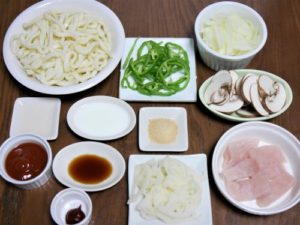 かじきとれんこんのナポリタン風焼きうどんの材料