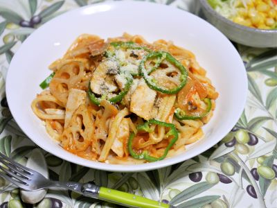 かじきとれんこんのナポリタン風焼きうどんの完成写真
