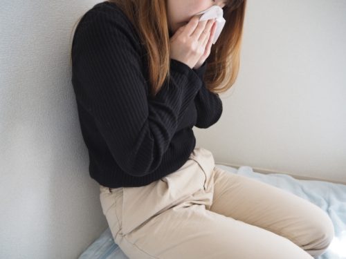 花粉症の女性