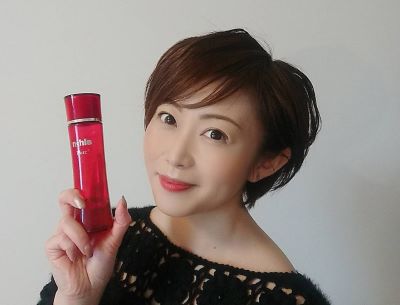 ナールスピュアを手に持つ藤田奈々さん