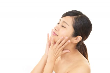 肌のコラーゲンが活性化している女性