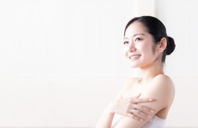 IV型コラーゲンで美肌を維持する女性