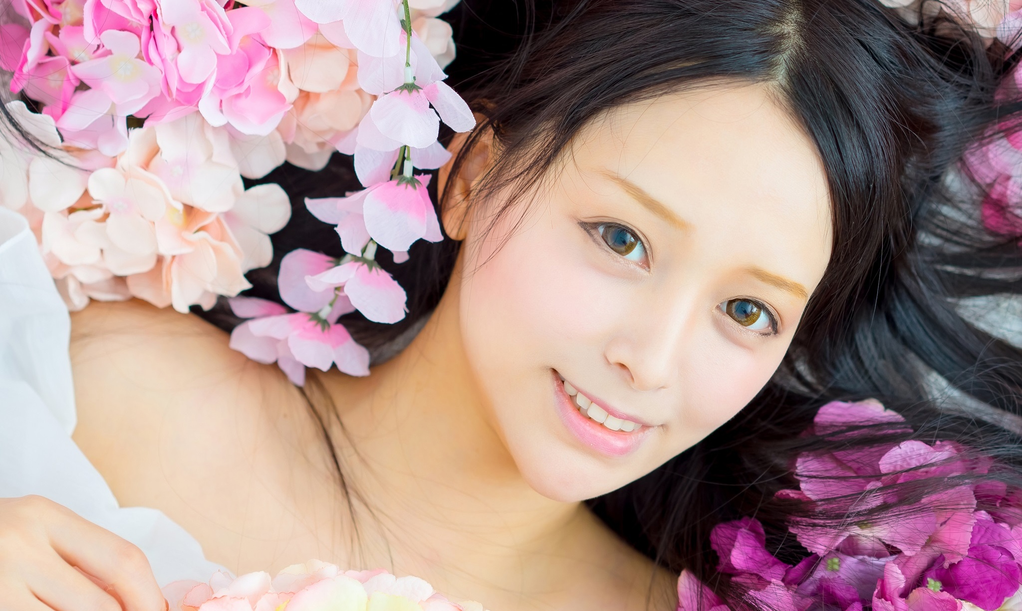 正しい知識を身に着けて美肌になる女性