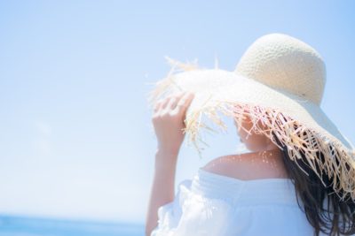 ブルーライトを避ける女性
