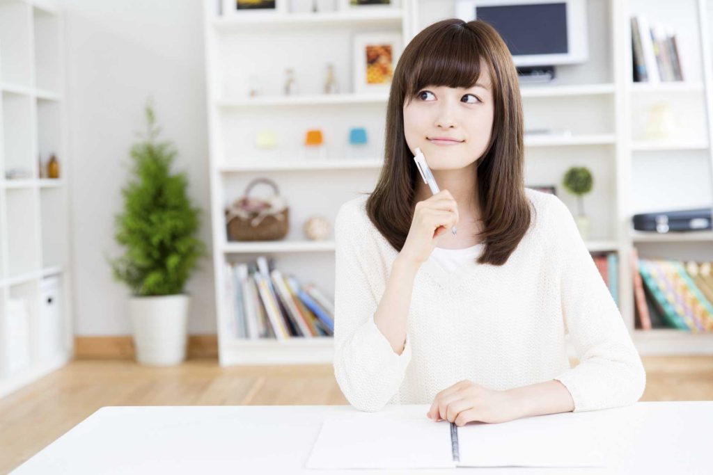 高濃度ビタミンC点滴療法を考える女性