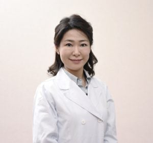 皮膚科医河本先生の写真