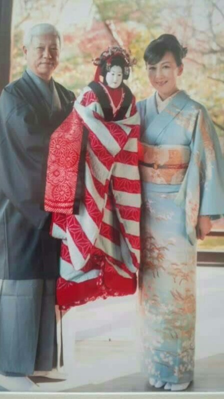 人形を持つ妹尾さん