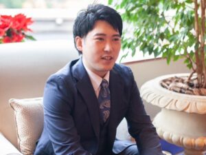 インタビューを受けるOCEANSの患者